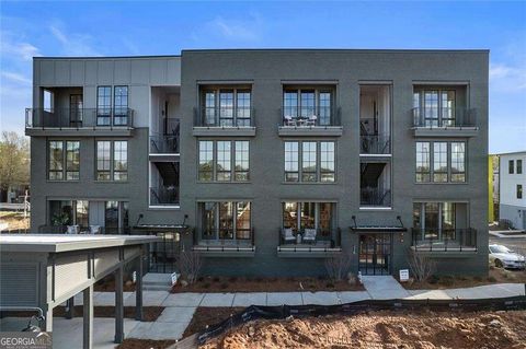 Photo of 989 Bibbs Cir #27, Atlanta, GA 30318 (MLS # 10657607)