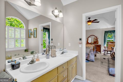 A home in Toccoa