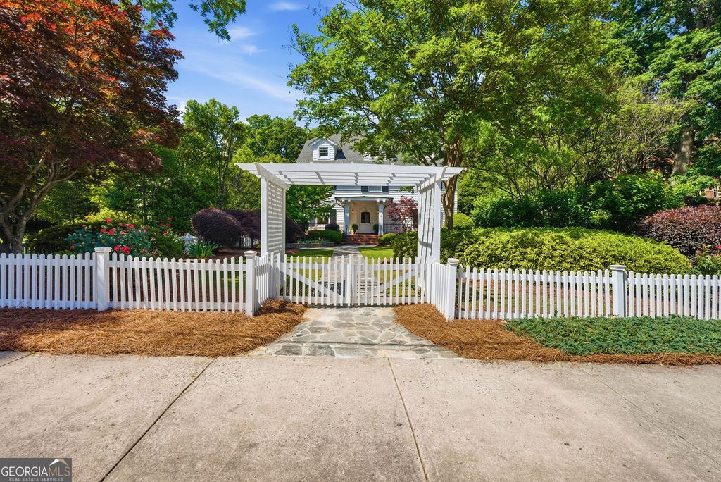 Photo of 235 The Prado NE, Atlanta, GA 30309 (MLS # 10759989)