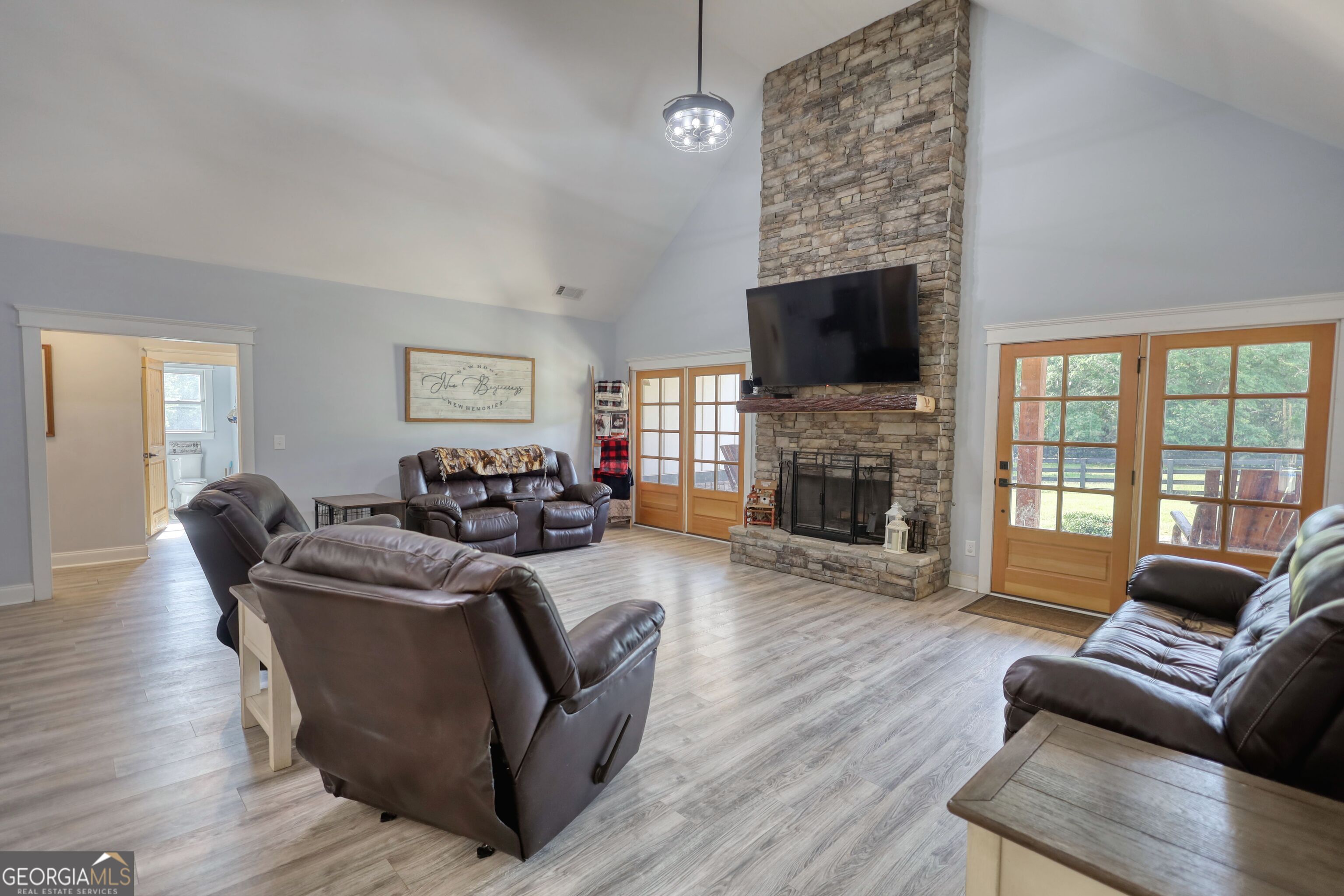 540 Benton RD