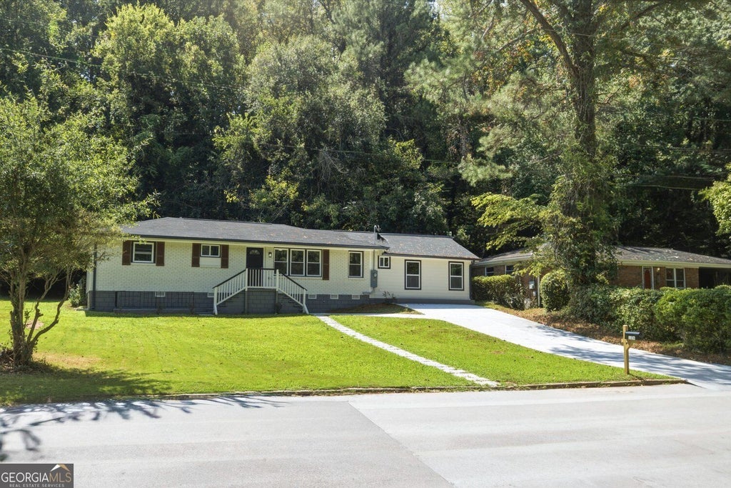 Photo of 126 Meadow Park Lane SW, Atlanta, GA 30315 (MLS # 10842942)