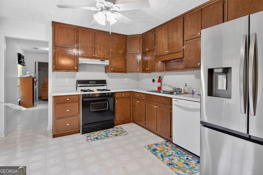 Photo of 506 Creek View Place, McDonough, GA 30252 (MLS # 10805513)