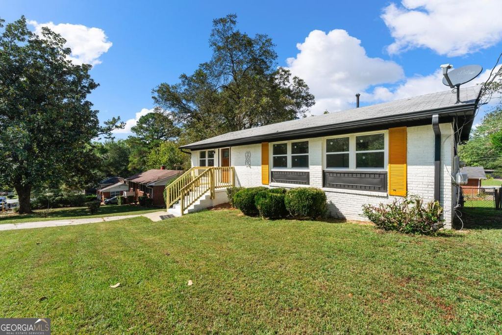 Photo of 3981 Rutgers Drive SW, Atlanta, GA 30331 (MLS # 10706047)