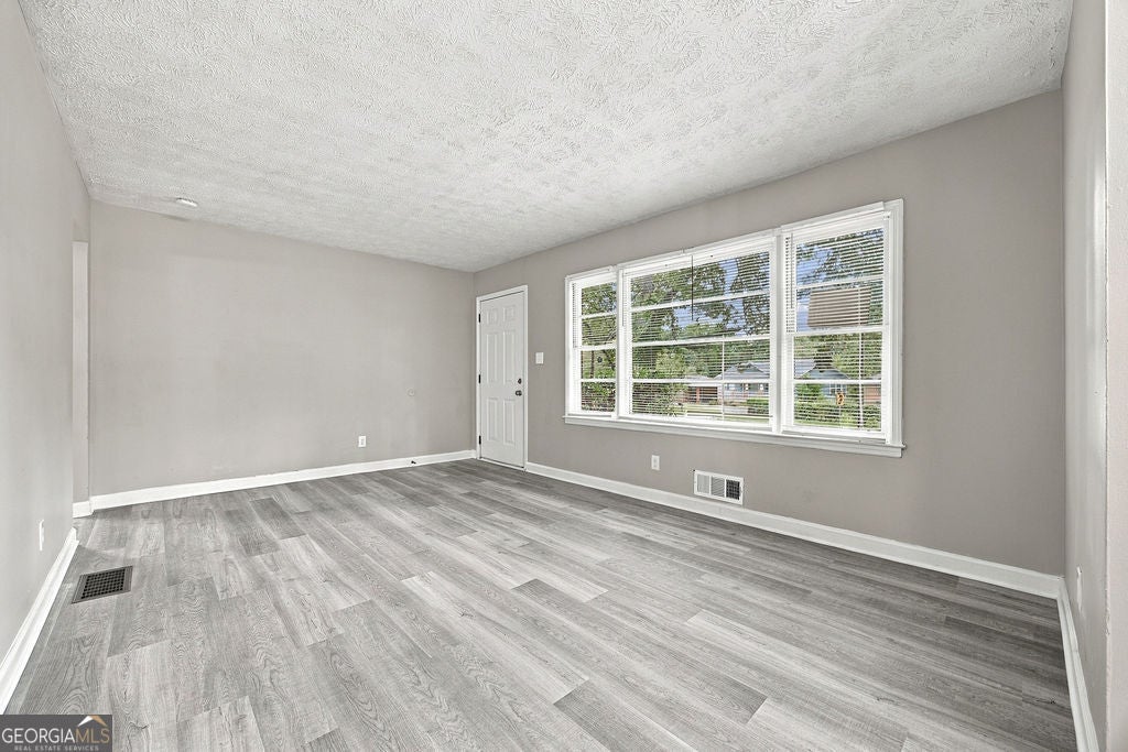 646 Bolton RD NW