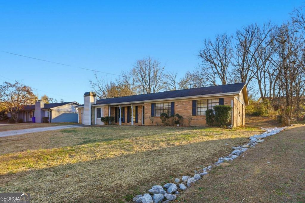 Photo of 1627 Ridgeview Drive NW, Conyers, GA 30012 (MLS # 10692652)