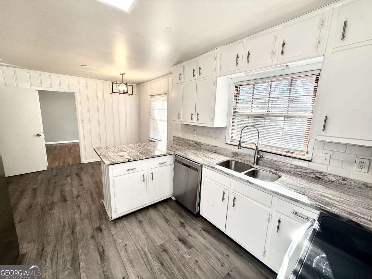 2073 E Roxboro RD NE 2073-1