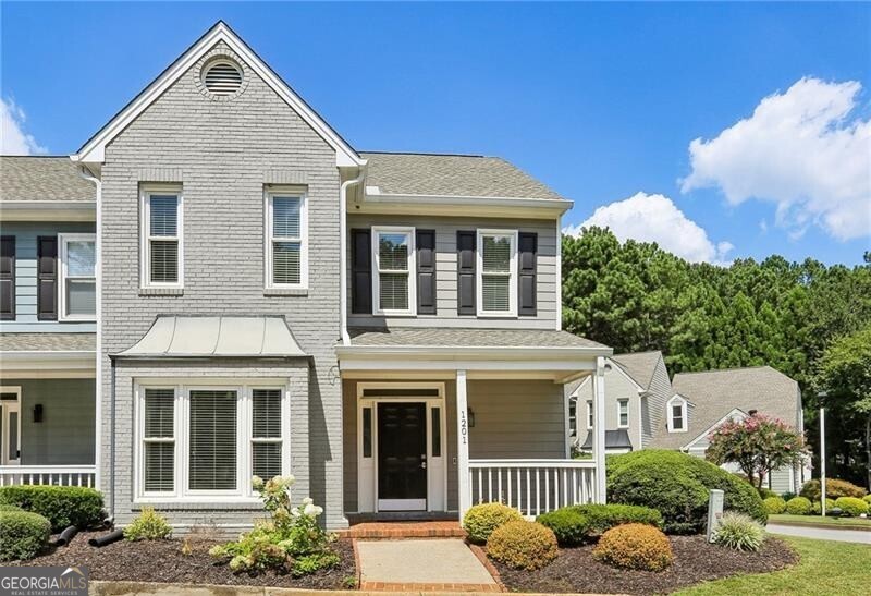 PRIME EAST COBB LOCATION 2 MINUTES FROM PAPER MILL AND JOHNSON FERRY. SELLER HAS INTEREST IN ANOTHER PROPERTY AND HAS PRICED UNDER MARKET FOR IMMEDIATE SALE. BEST VALUE IN MULBERRY FARMS. IMMEDIATE OCCUPANCY AVAILABLE. THIS GREAT END UNIT TOWNHOME HAS A GREAT FLOOR PLAN WITH LOTS OF NATURAL LIGHT. MAIN LEVEL HAS AN EAT IN KITCHEN/KEEPING ROOM PLUS LIVING ROOM, DINING ROOM AND POWDER ROOM. GREAT COZY LANDSCAPED PATIO AREA TOO. PRIMARY PLUS ONE ADDITIONAL LARGE BEDROOM UPSTAIRS. BOTH WITH ENSUITE BATHS AND GREAT CLOSET SPACE. DO NOT BUY ANYWHERE IN THE AREA UNTIL YOU TOUR THIS HOME. YOU DON'T HAVE TO SETTLE FOR LESS. YOU CAN HAVE MULBERRY FARMS!