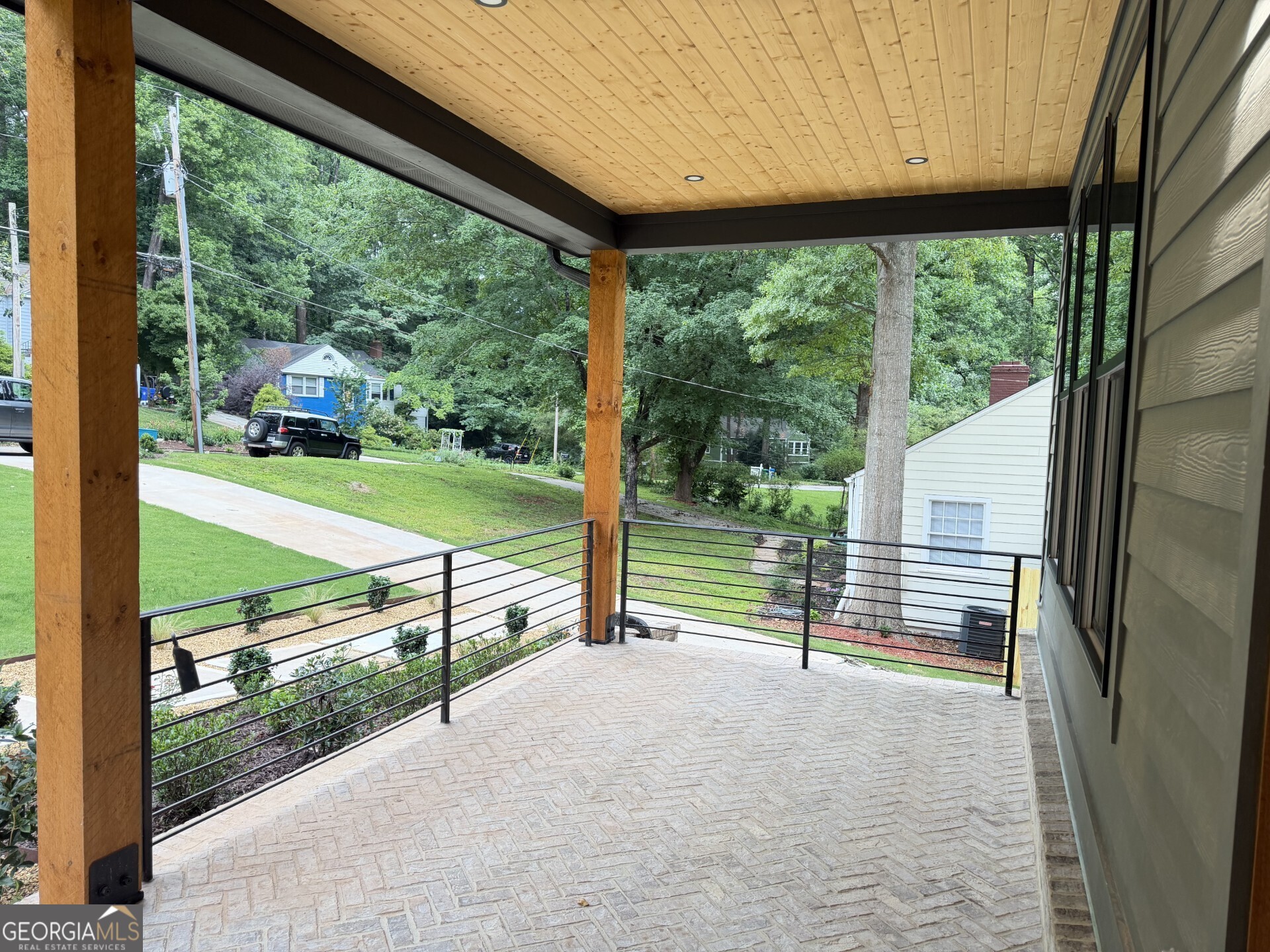1202 Thomas RD