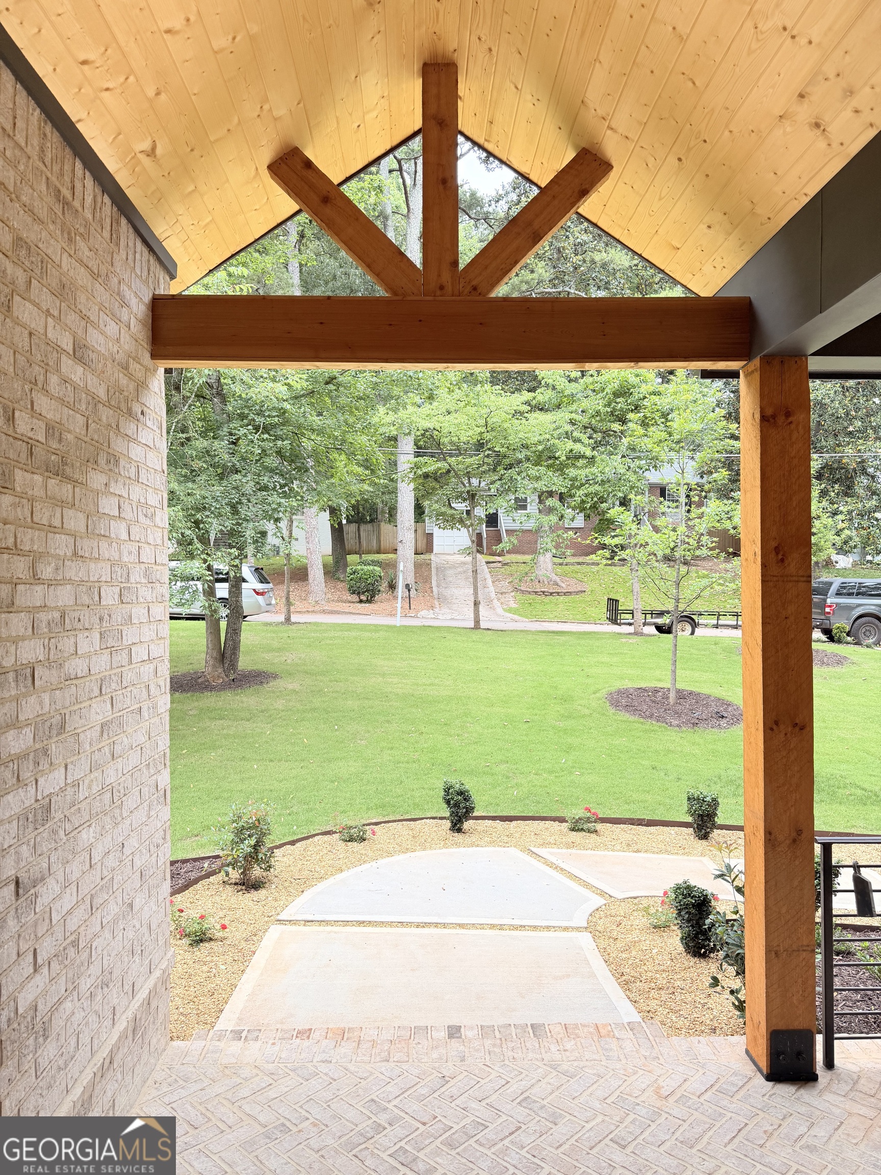 1202 Thomas RD
