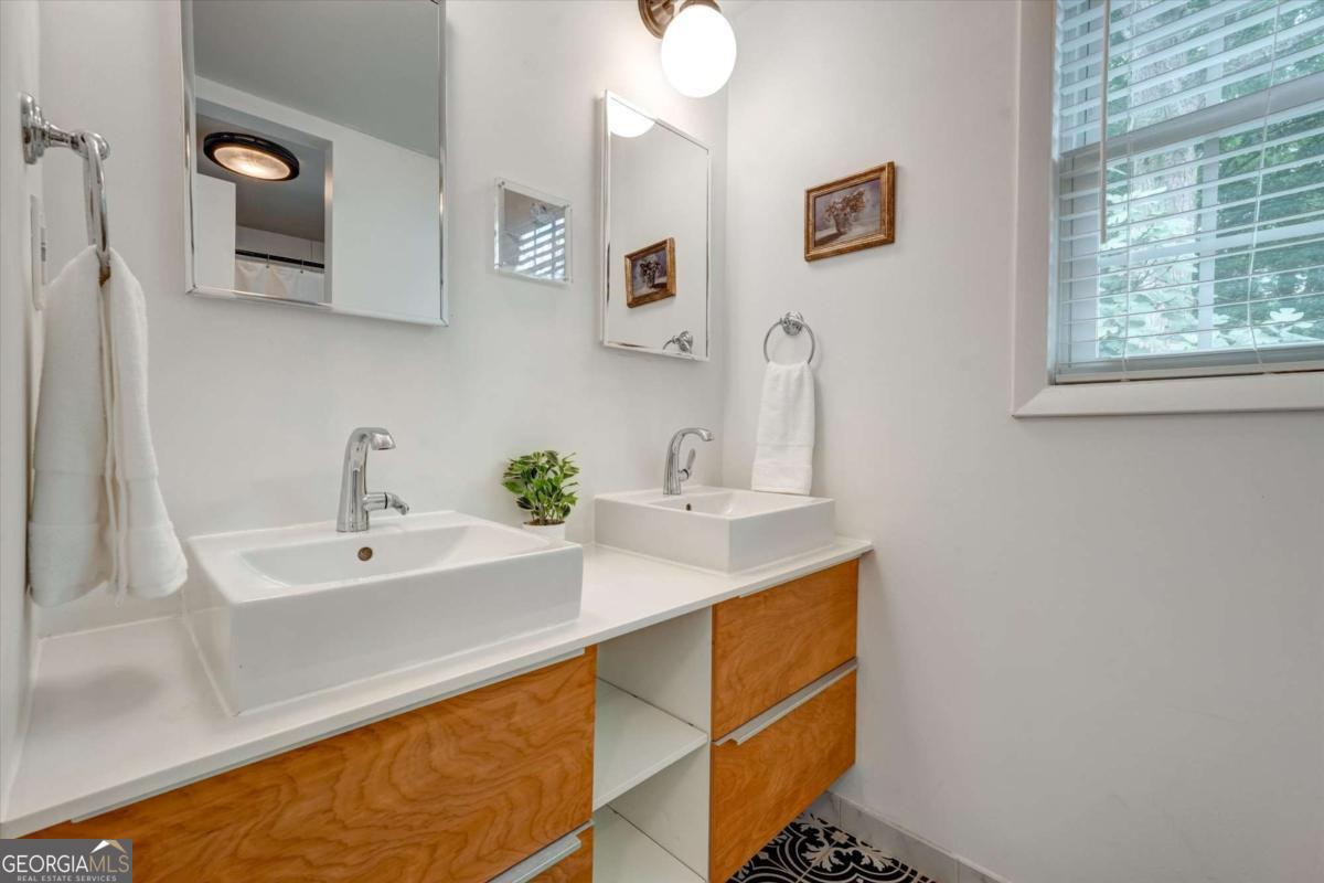 Decatur, Georgia 30033, United States, 3 Bedrooms Bedrooms, ,2 BathroomsBathrooms,Residential,Active,199517