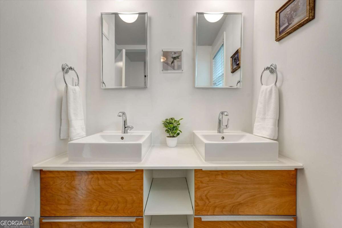 Decatur, Georgia 30033, United States, 3 Bedrooms Bedrooms, ,2 BathroomsBathrooms,Residential,Active,199517