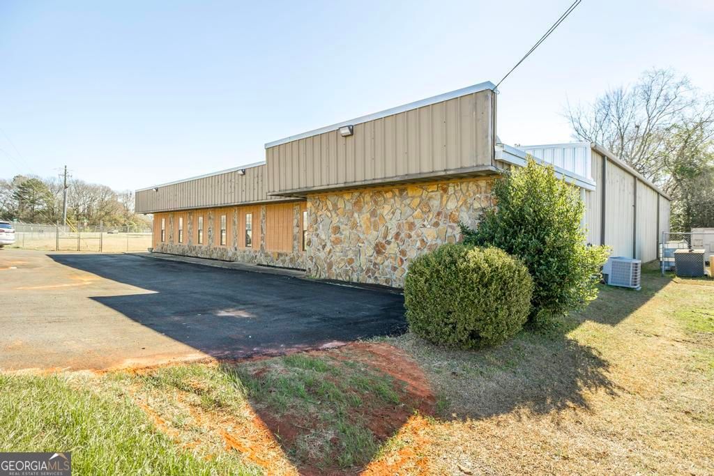 Photo of 2002 Elberta Road, Warner Robins, GA 31093 (MLS # 10686231)