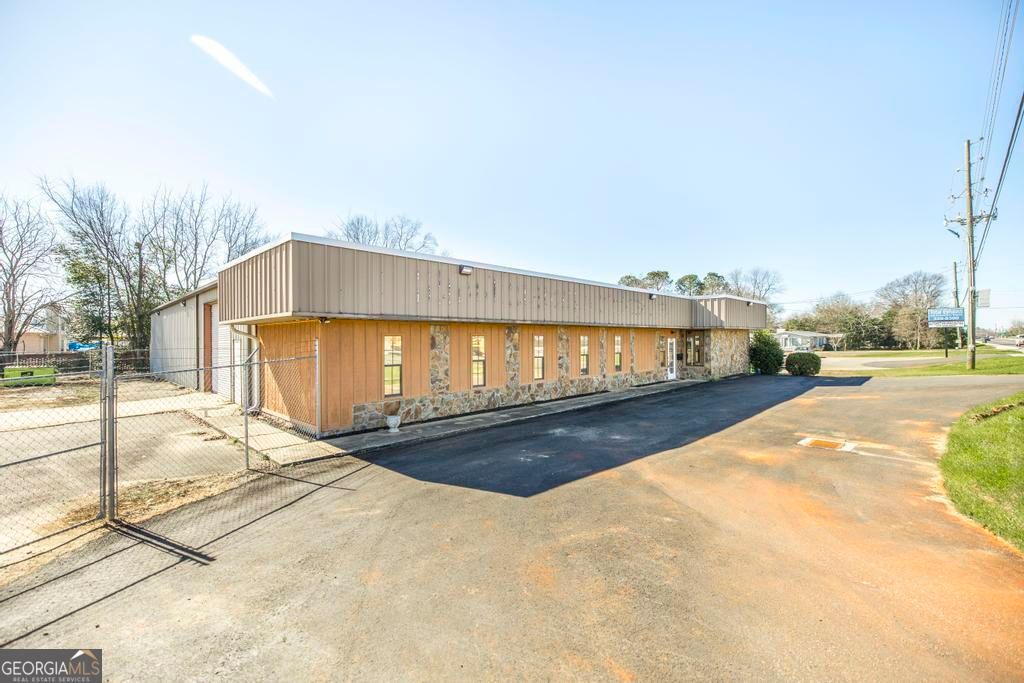 Photo of 2002 Elberta Road, Warner Robins, GA 31093 (MLS # 10686231)