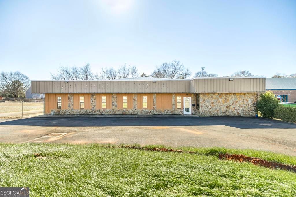 Photo of 2002 Elberta Road, Warner Robins, GA 31093 (MLS # 10686231)