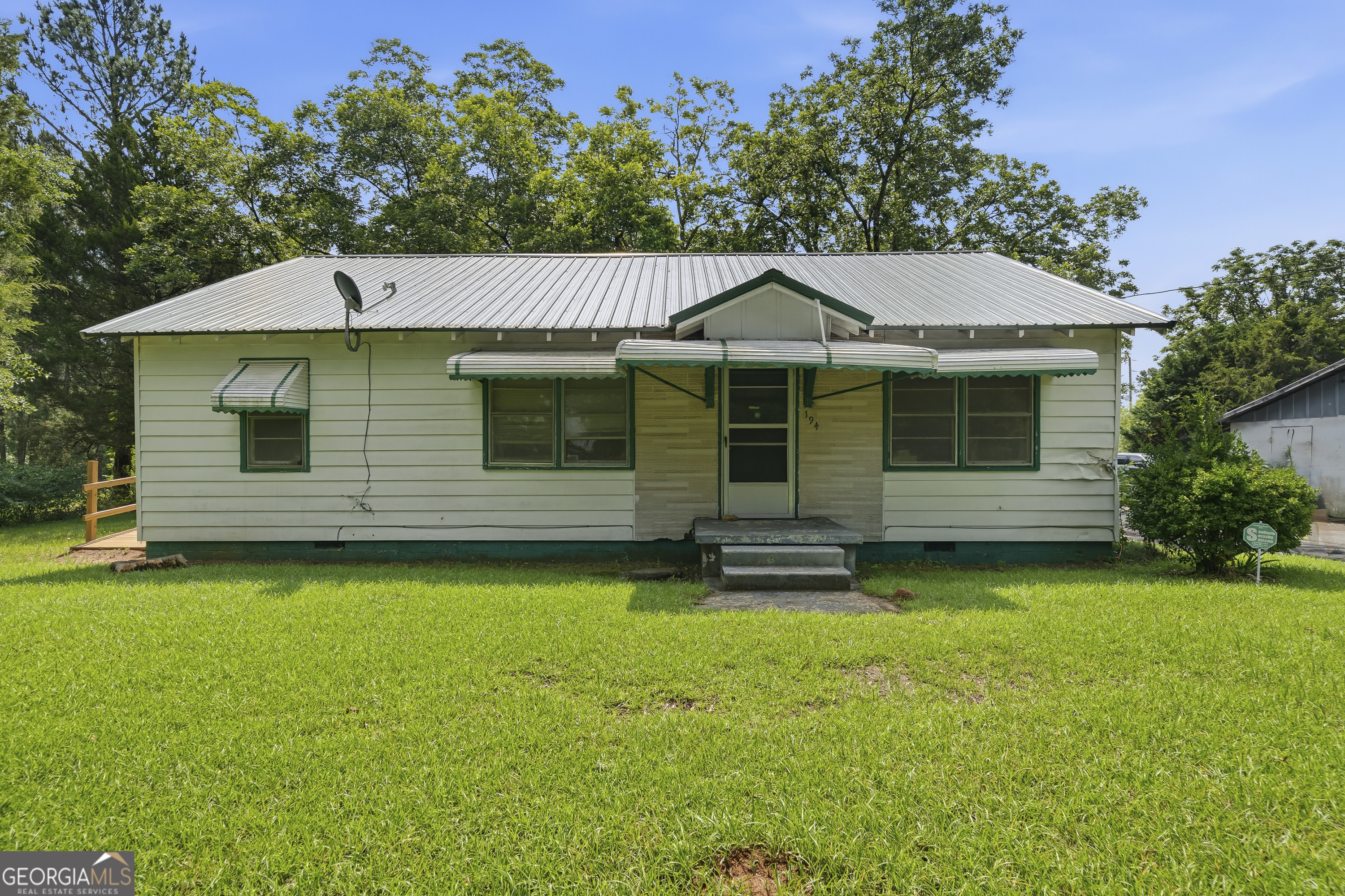 194 Lovers LN NE