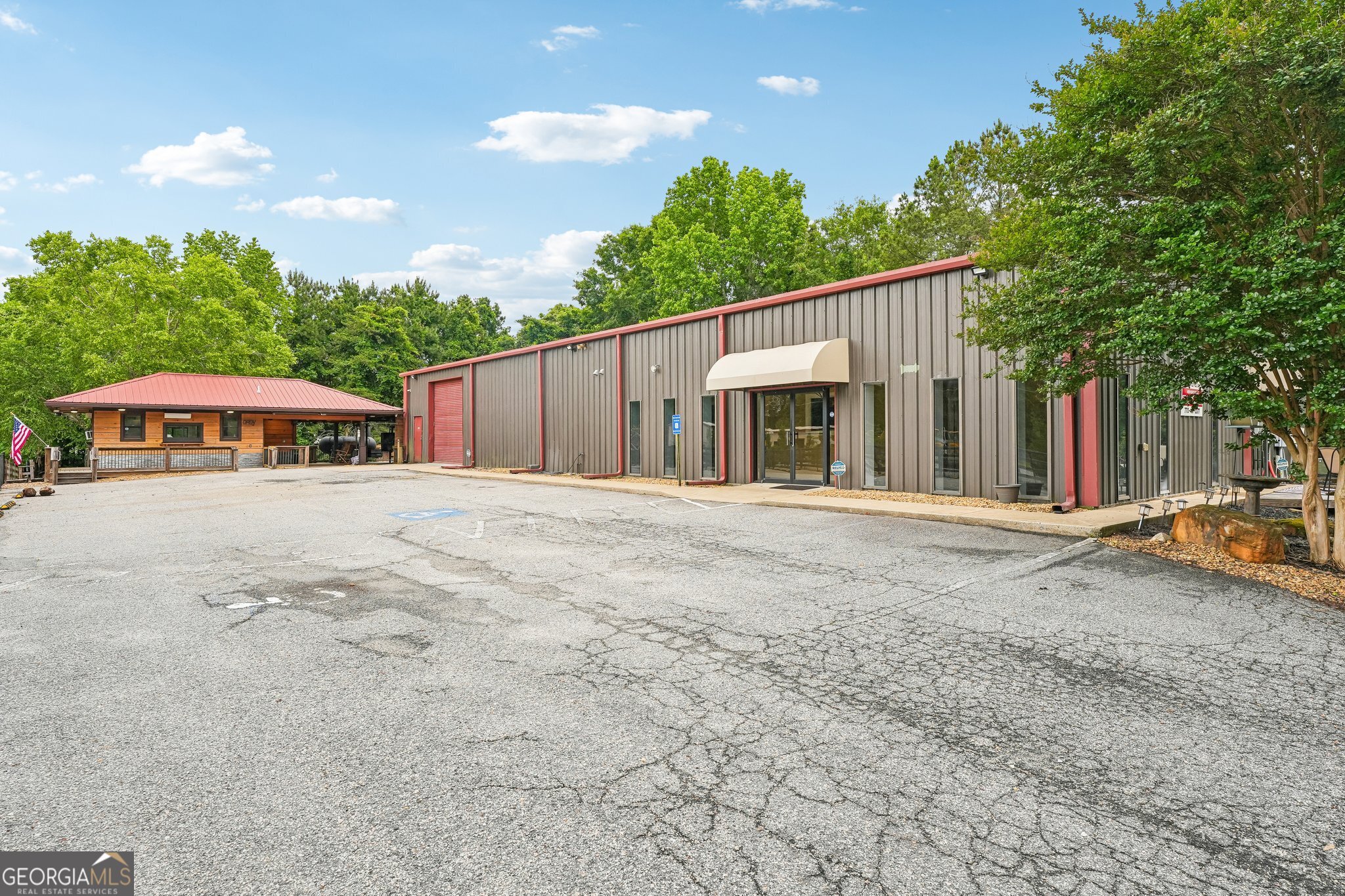 327 Senoia RD