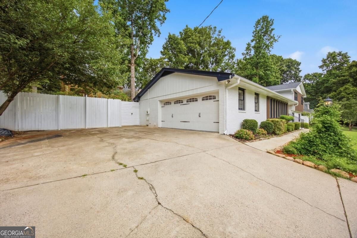 2220 Spring Mill CV