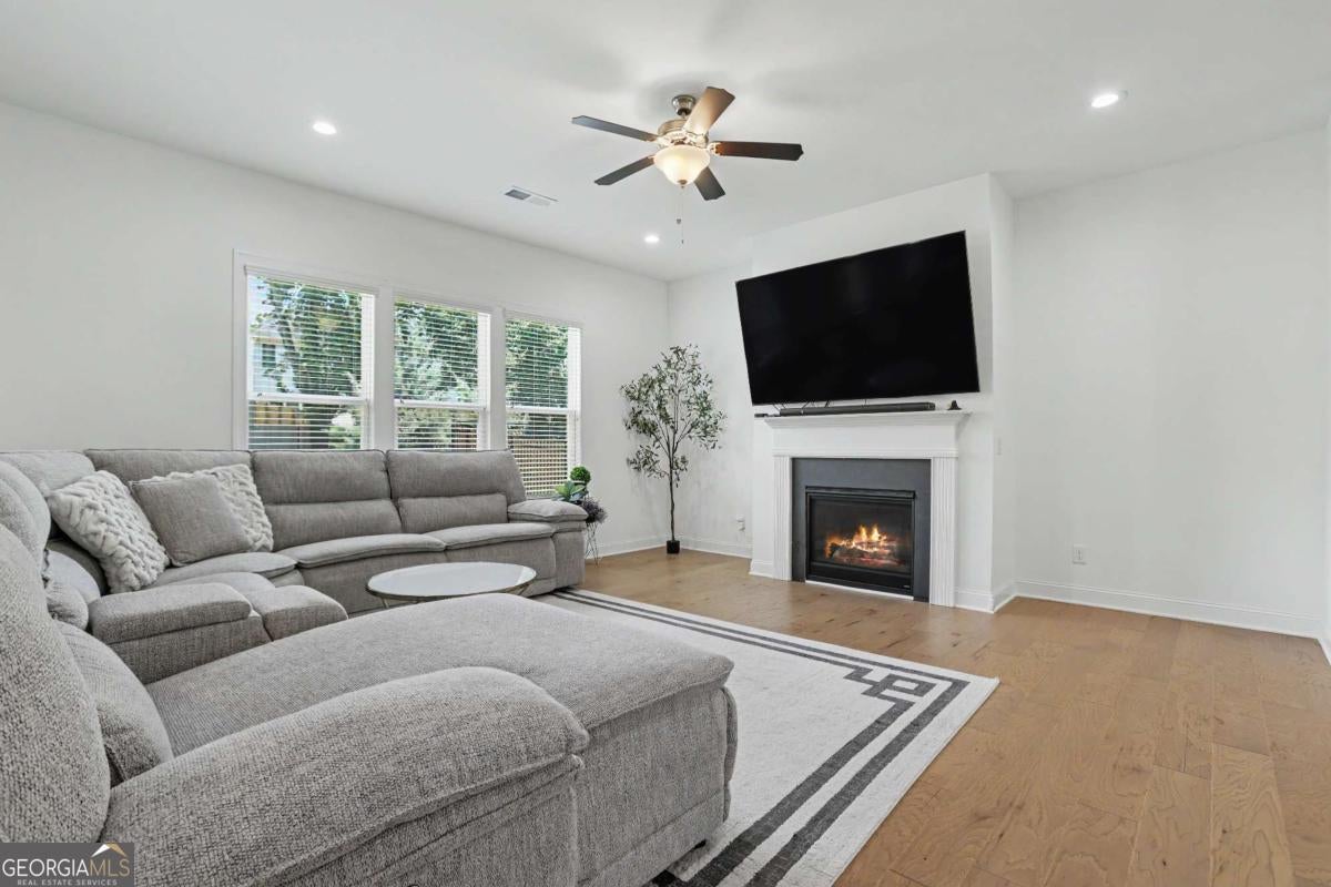 2812 Girard LN