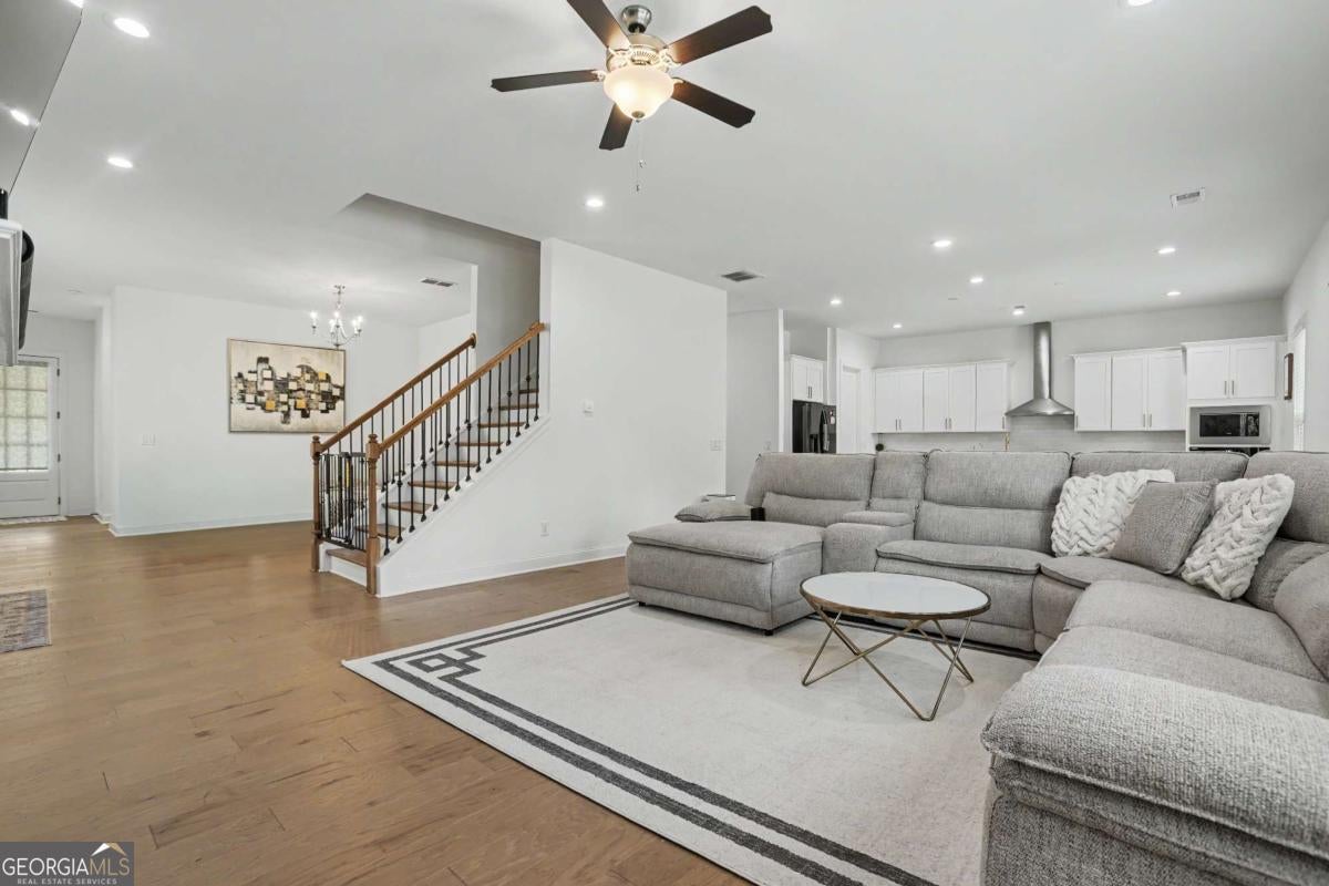 2812 Girard LN
