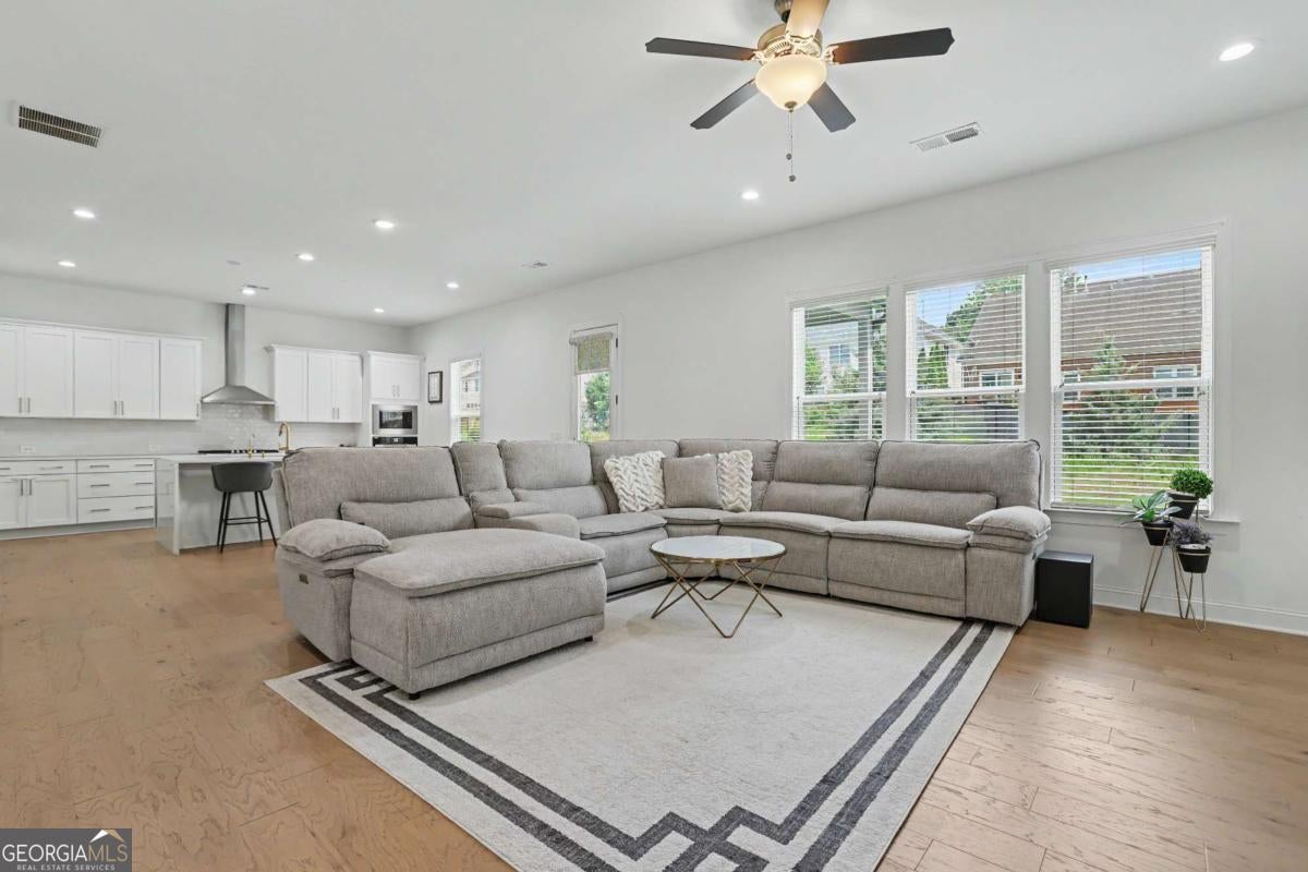 2812 Girard LN