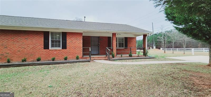You have to see this 2 bedroom, 1 bath duplex apartment. Located in Covington right off of I-20. With fresh paint and LVP flooring this is a must-see. Water services are included in the rent. Washer and dryer connections are available. Don't let this opportunity pass. Schedule a showing today!