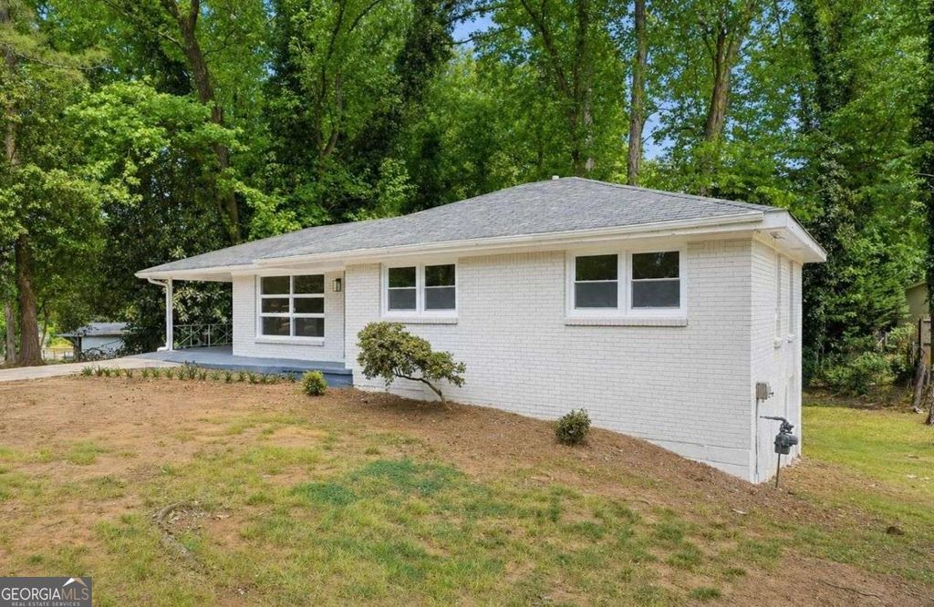 Photo of 275 Dink Lane SE, Marietta, GA 30060 (MLS # 10741897)