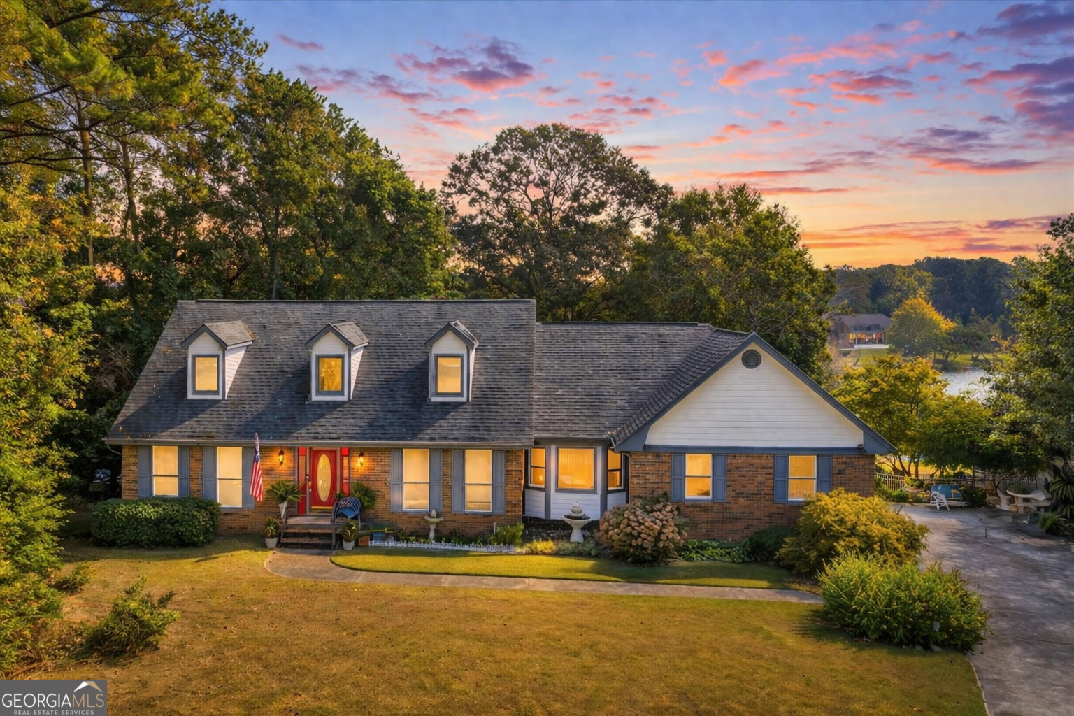 5011 SE West Lake DR