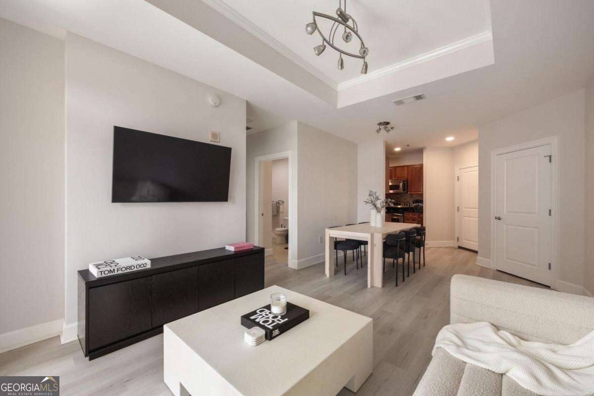 325 E Paces Ferry RD NE 809