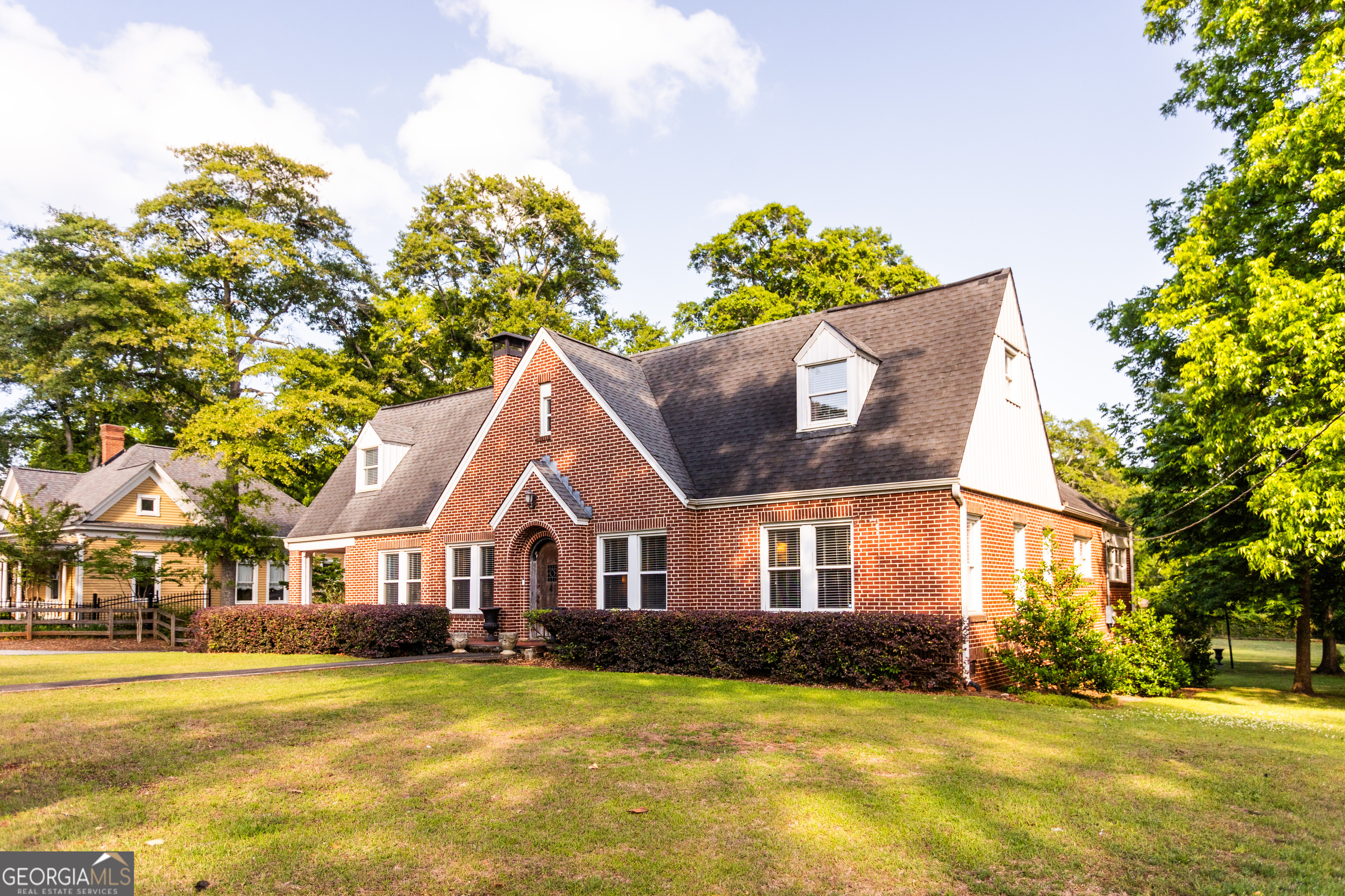 346 N Cherokee RD