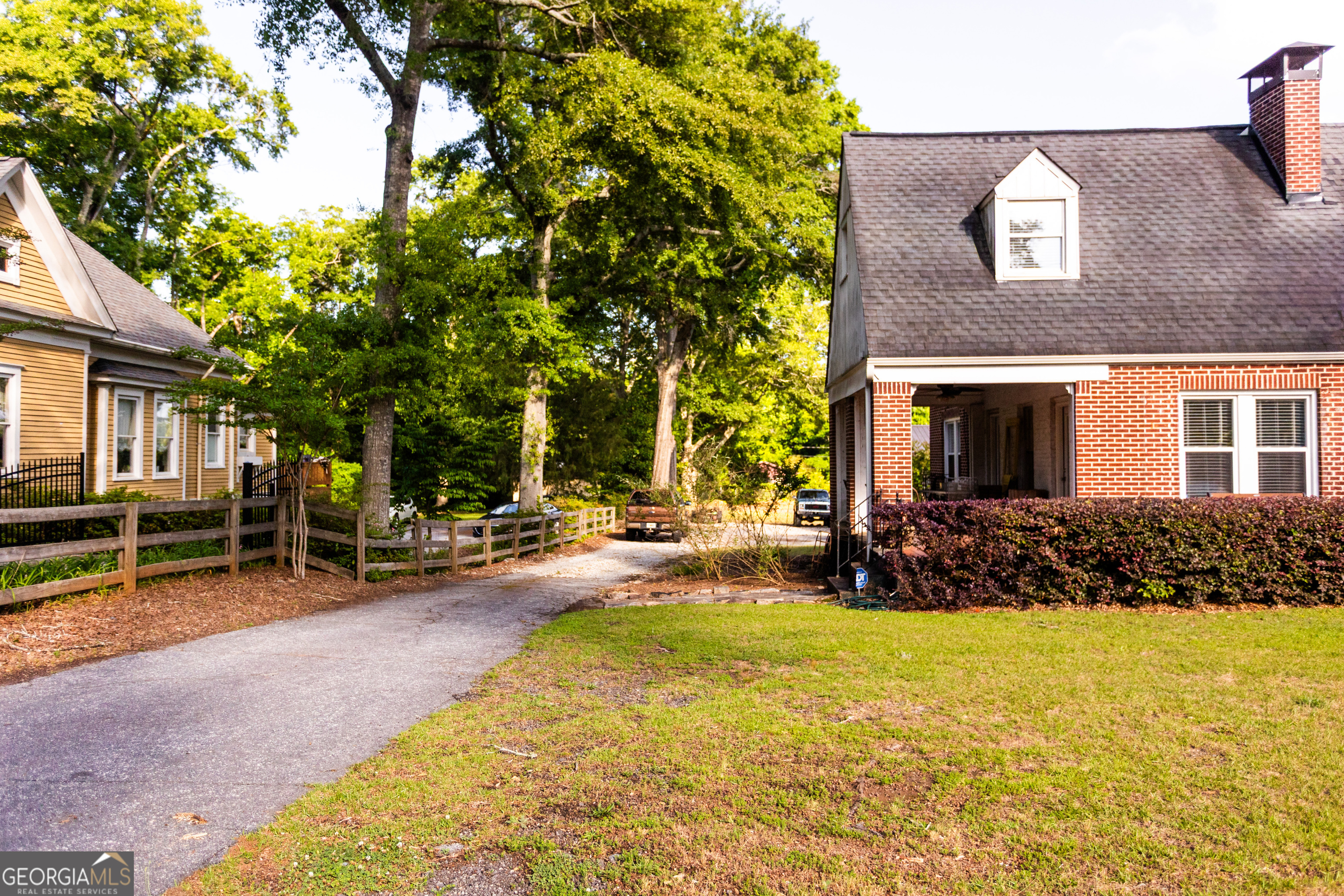 346 N Cherokee RD