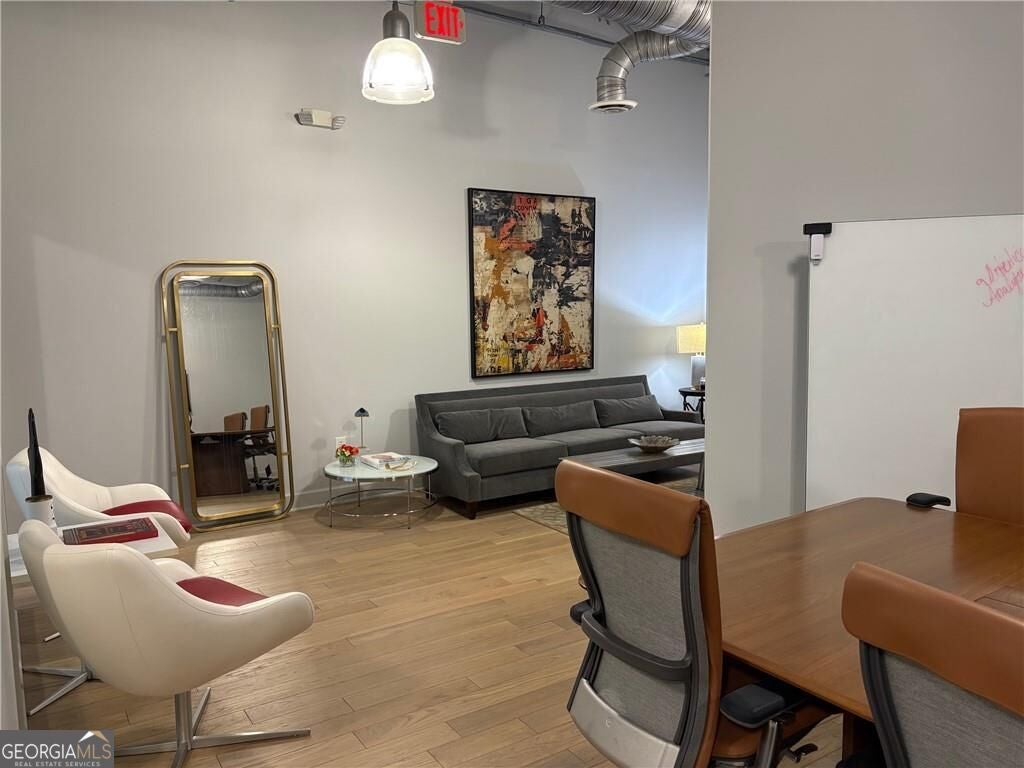 2233 Peachtree RD 208