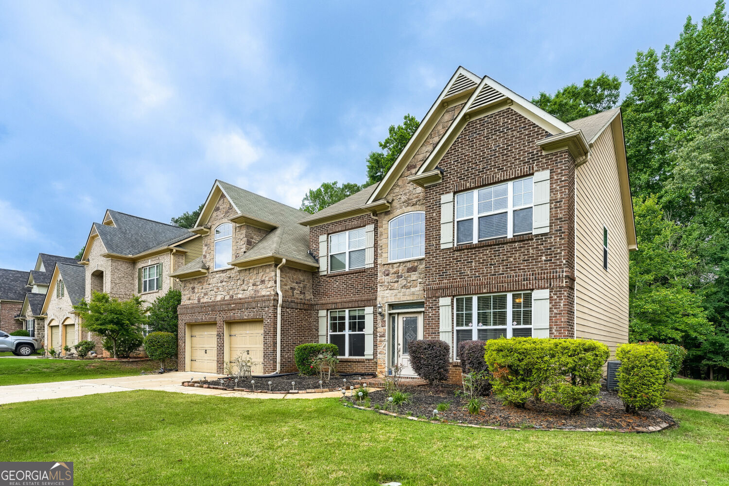 3411 Lynne RD