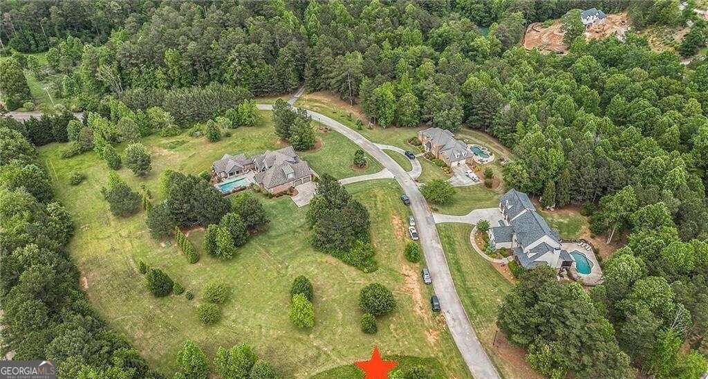 112 Summit LN