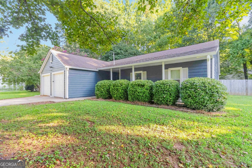 Photo of 3820 Forsythia Way, Douglasville, GA 30135 (MLS # 10838282)