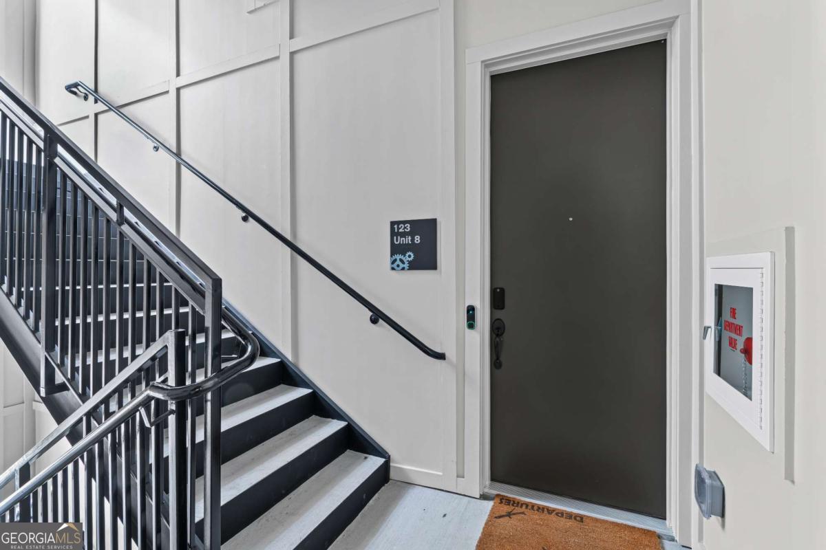 123 Beardon CIR SE 8