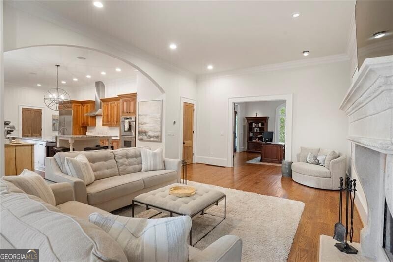 738 Wildwood RD