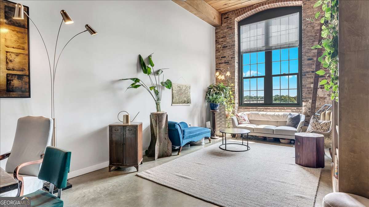 170 Boulevard SE H403