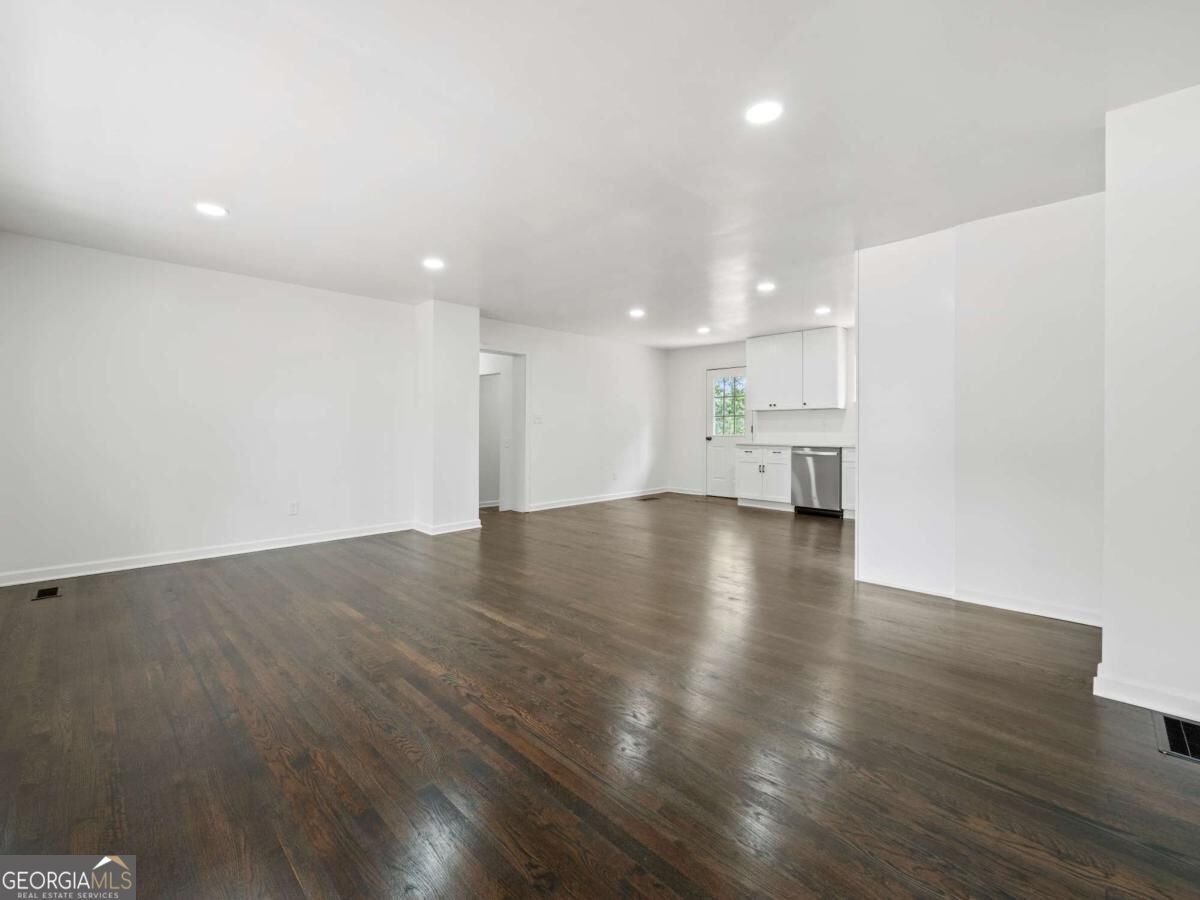 3343 Barry LN