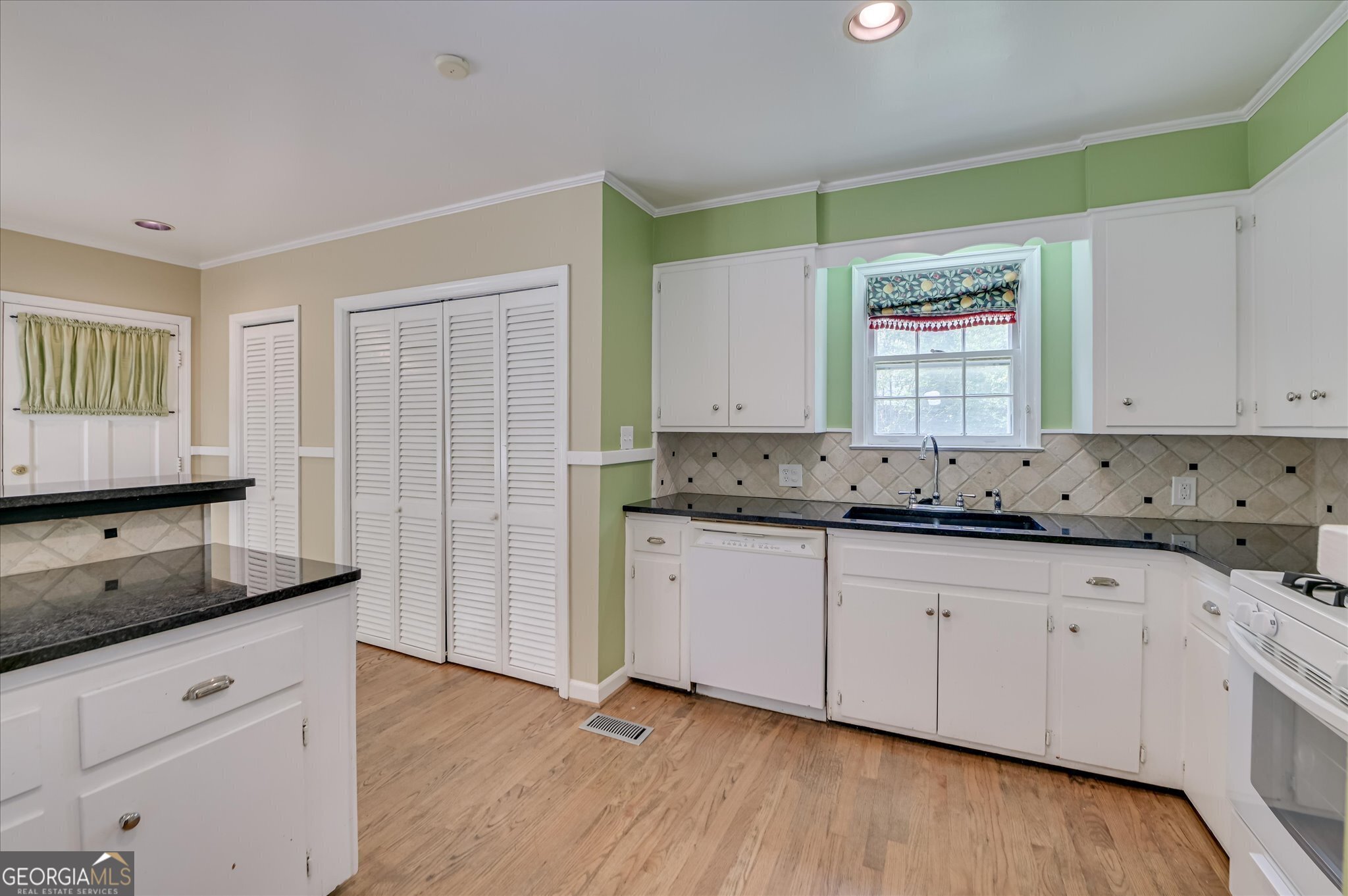 1216 Peachtree RD