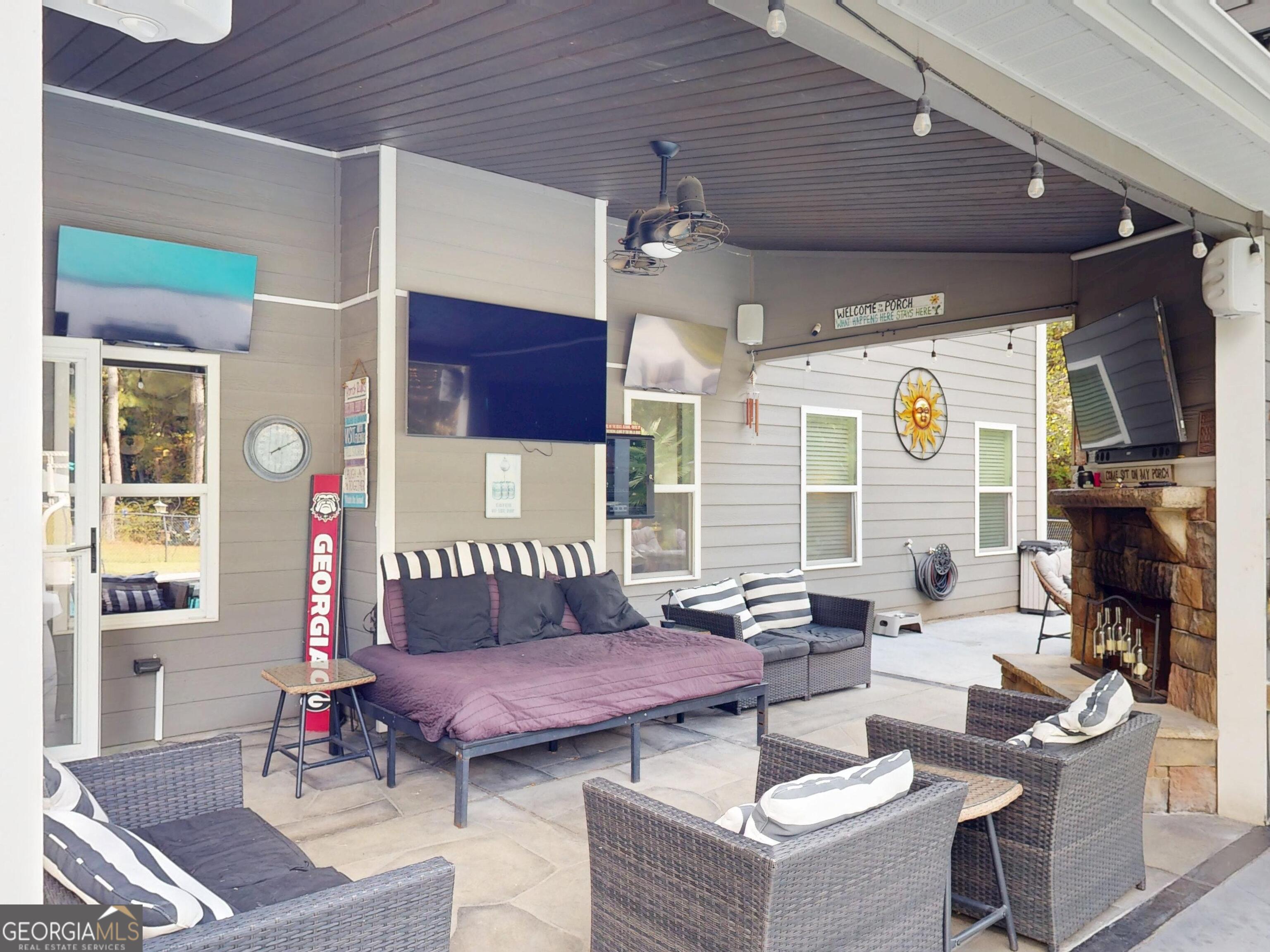 Senoia, Georgia 30276, United States, 5 Bedrooms Bedrooms, ,4 BathroomsBathrooms,Residential,Active,218858