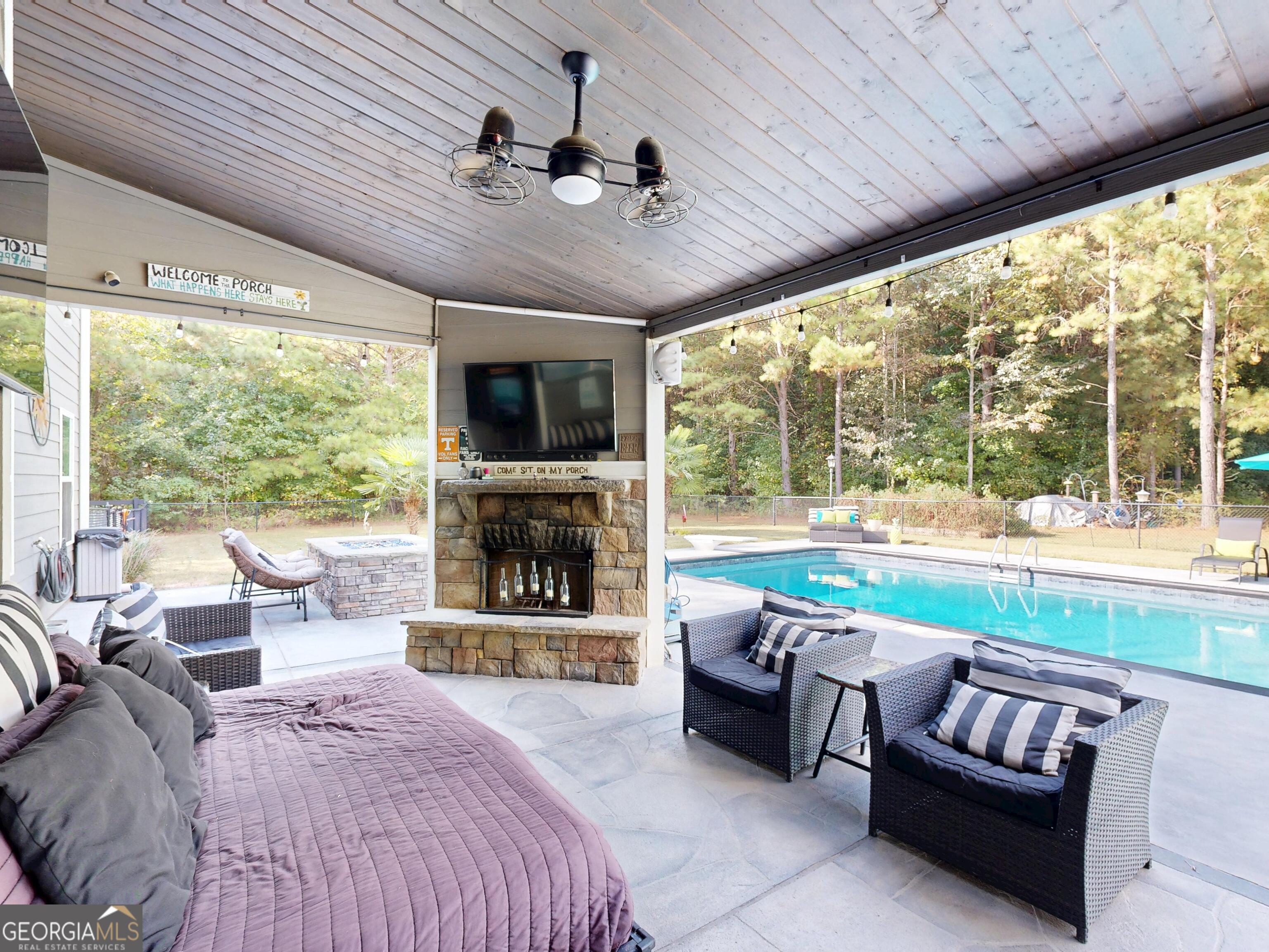 Senoia, Georgia 30276, United States, 5 Bedrooms Bedrooms, ,4 BathroomsBathrooms,Residential,Active,218858