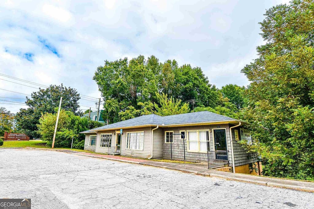 Photo of 1011 Memorial Drive, Griffin, GA 30223 (MLS # 10782361)