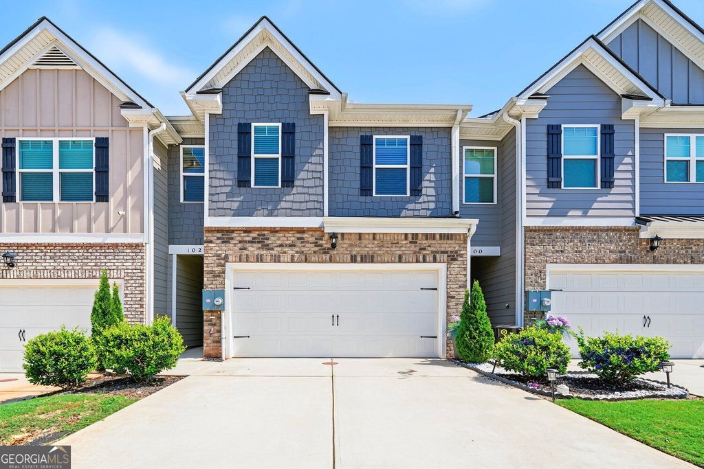 Photo of 102 Hampton Circle, McDonough, GA 30253 (MLS # 10852946)