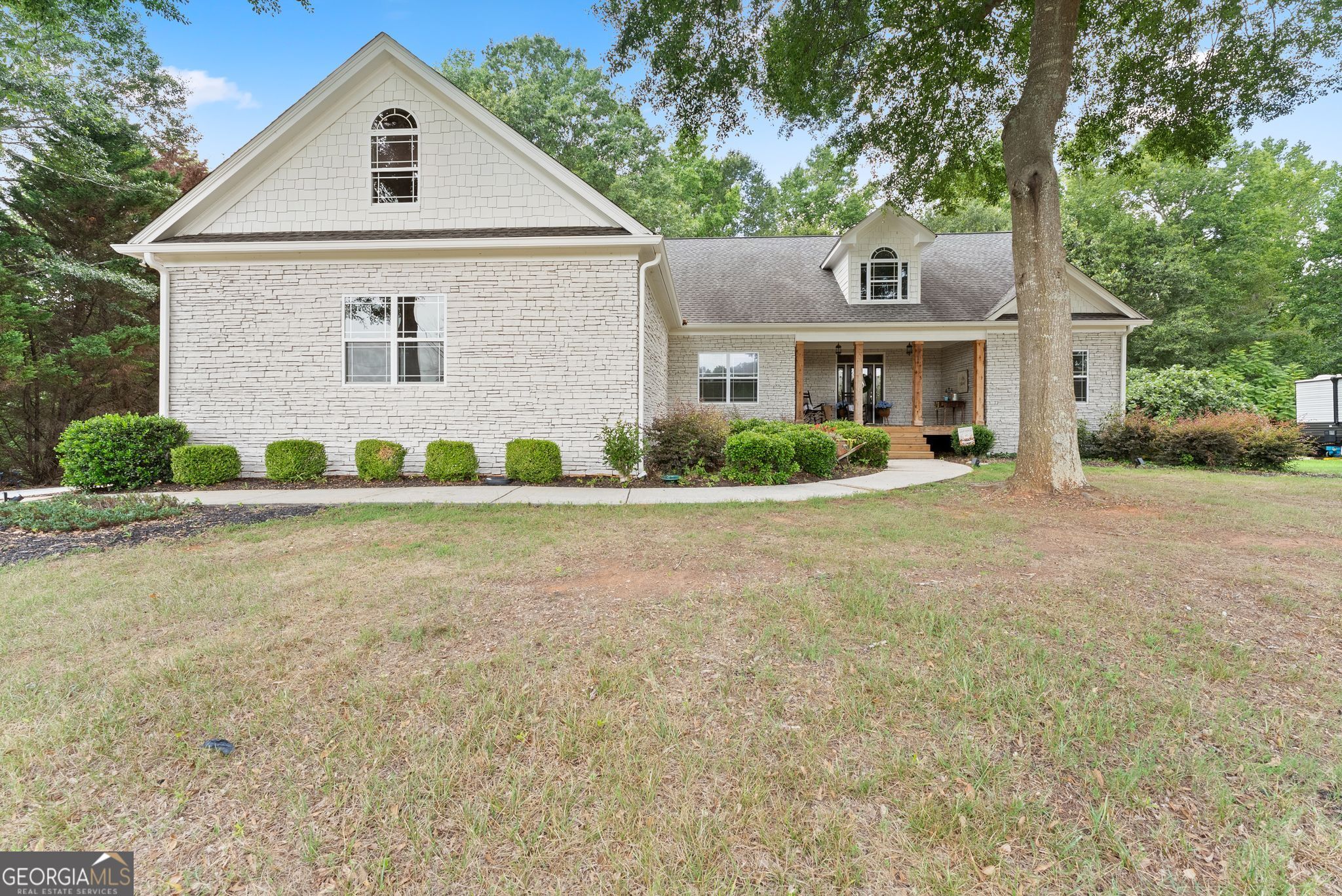860 Lakeview DR
