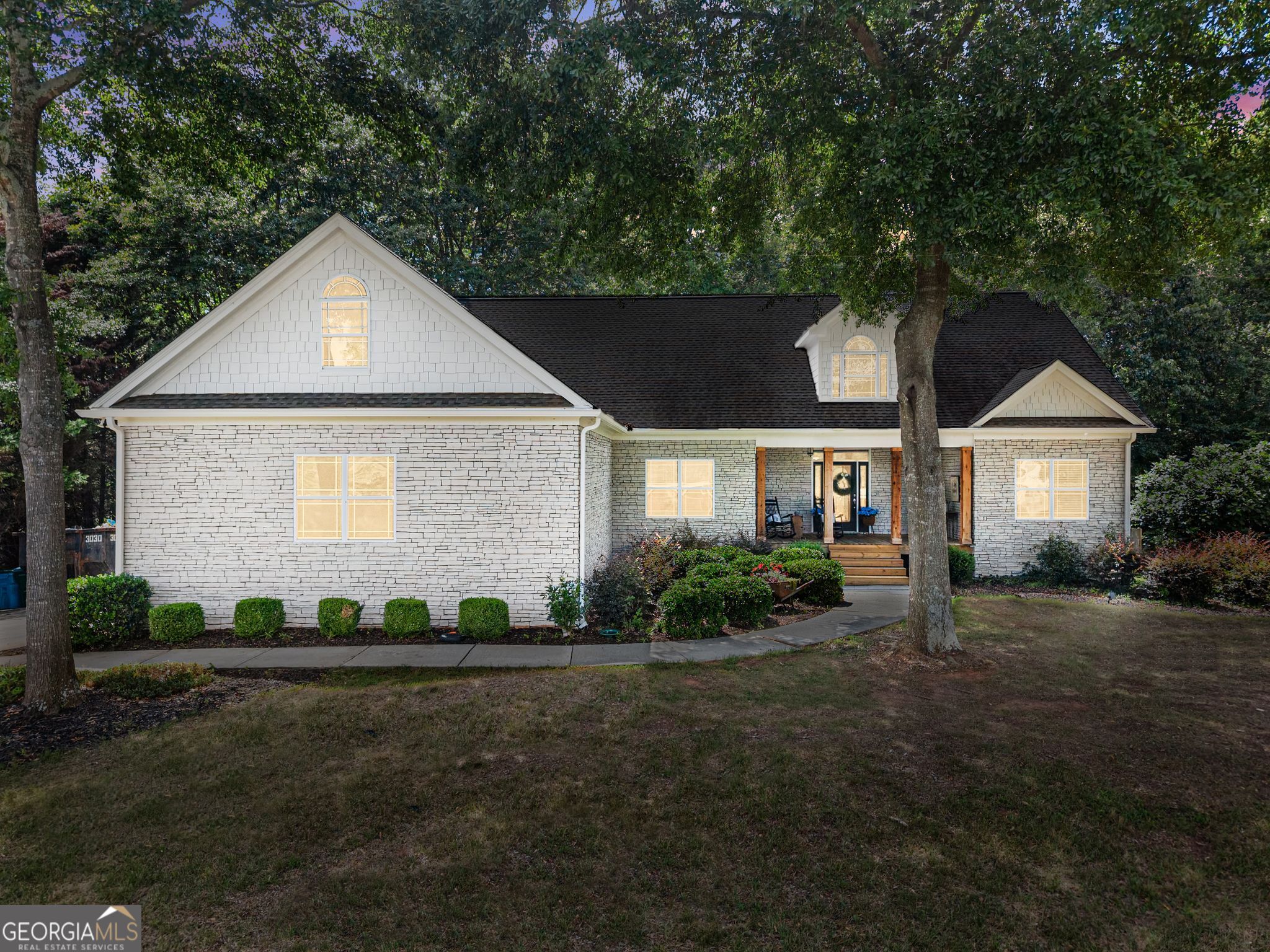860 Lakeview DR