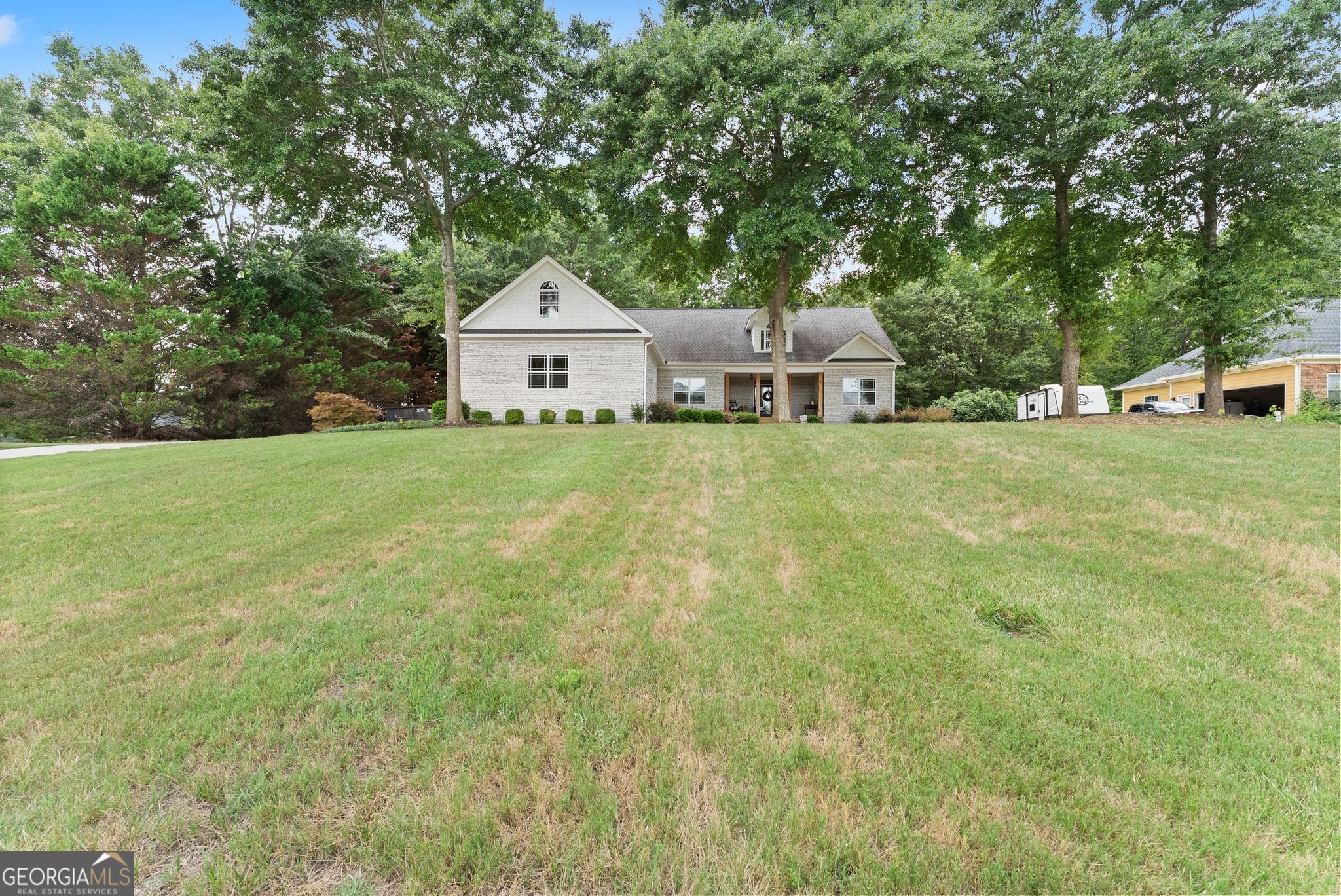 860 Lakeview DR