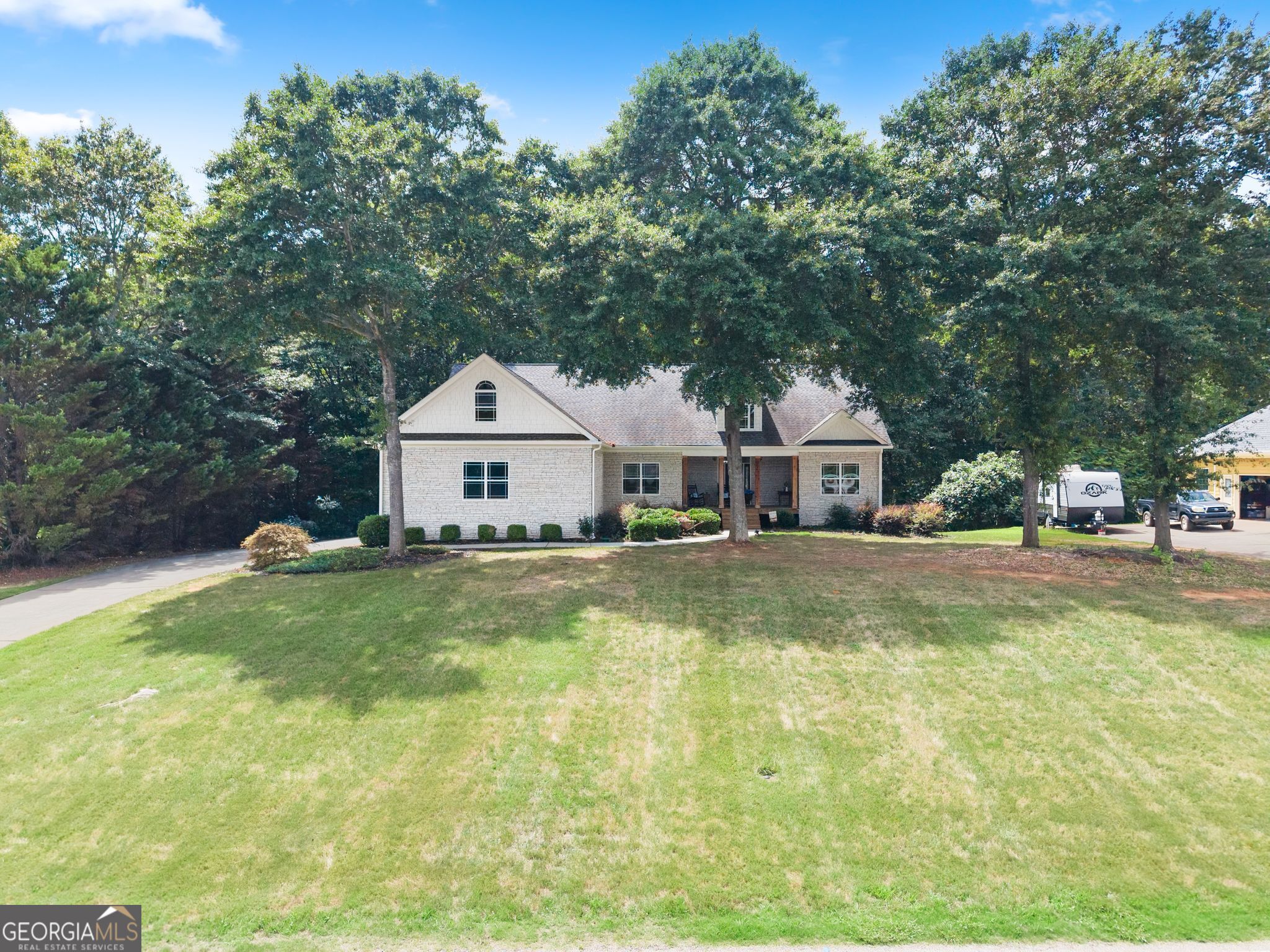 860 Lakeview DR