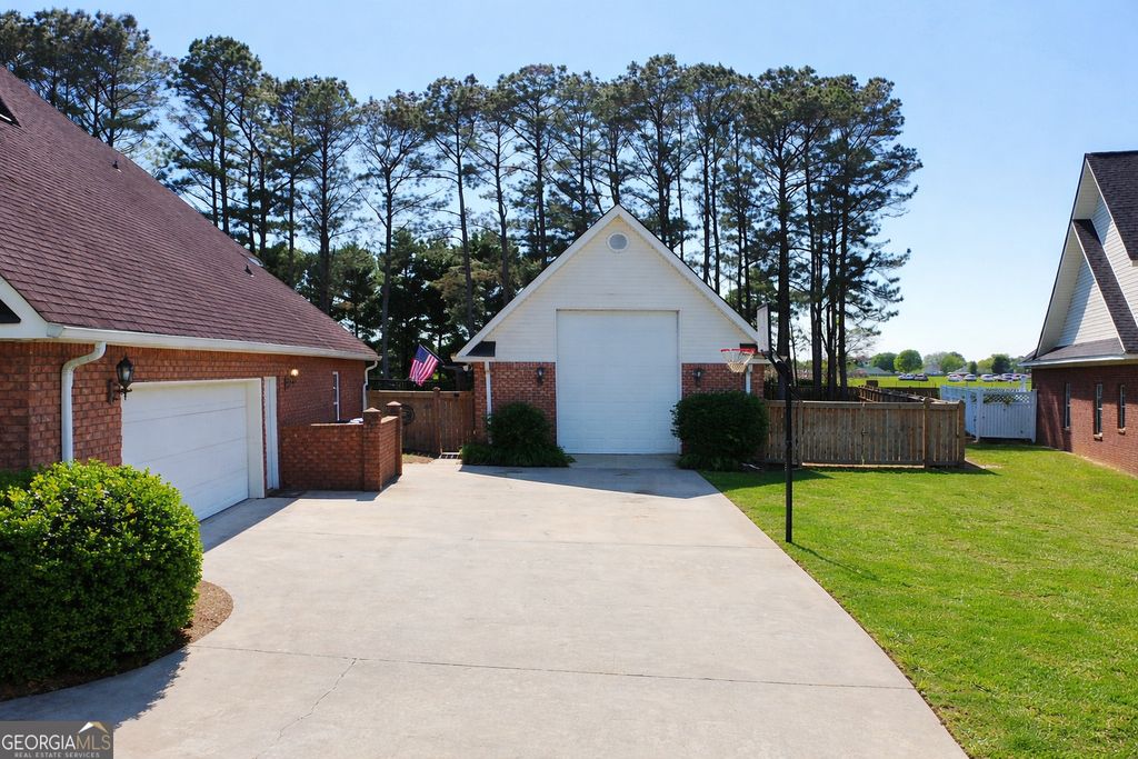 Photo of 406 Victoria Circle, Warner Robins, GA 31088 (MLS # 10727321)