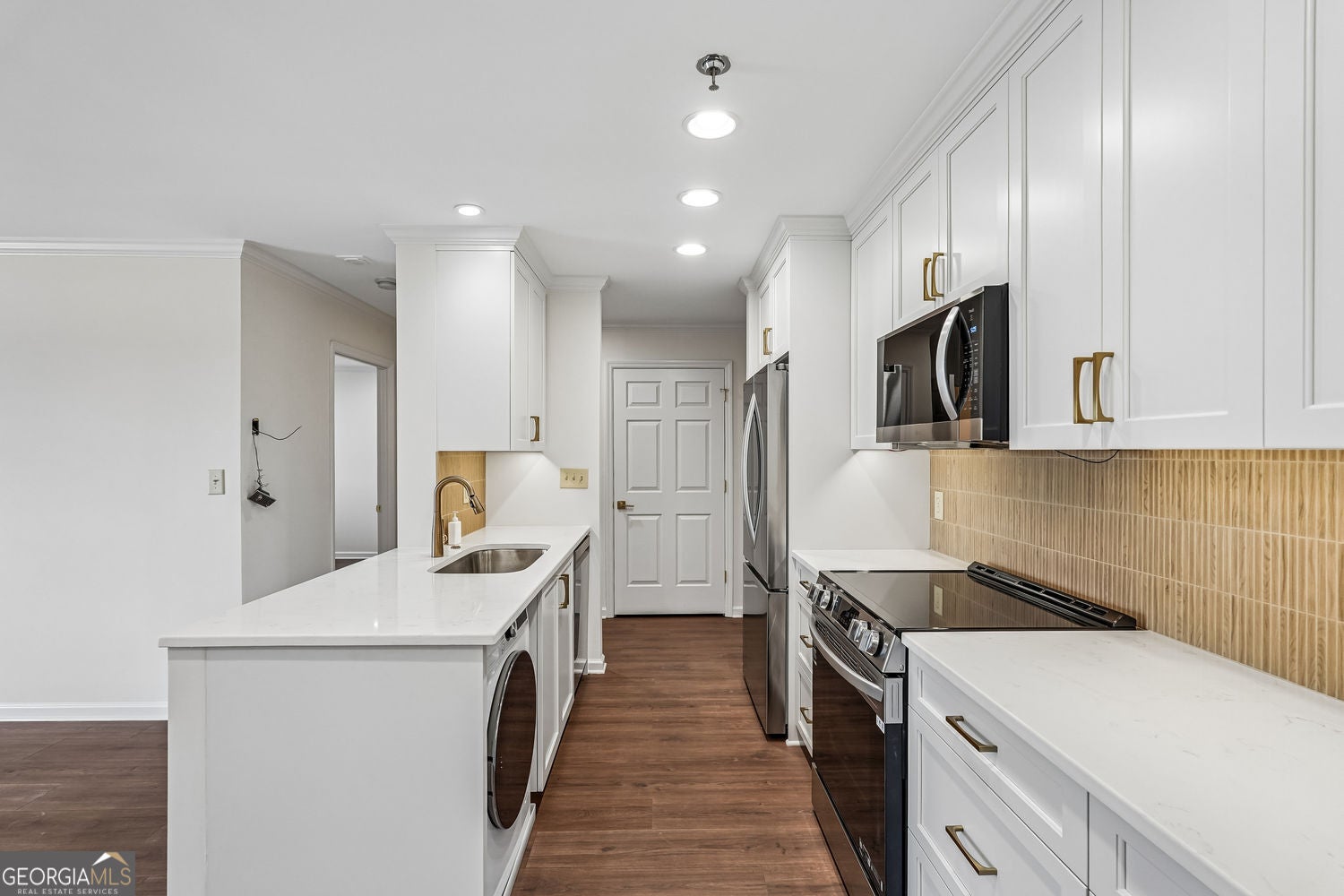 300 Johnson Ferry Rd, RD NE B-601