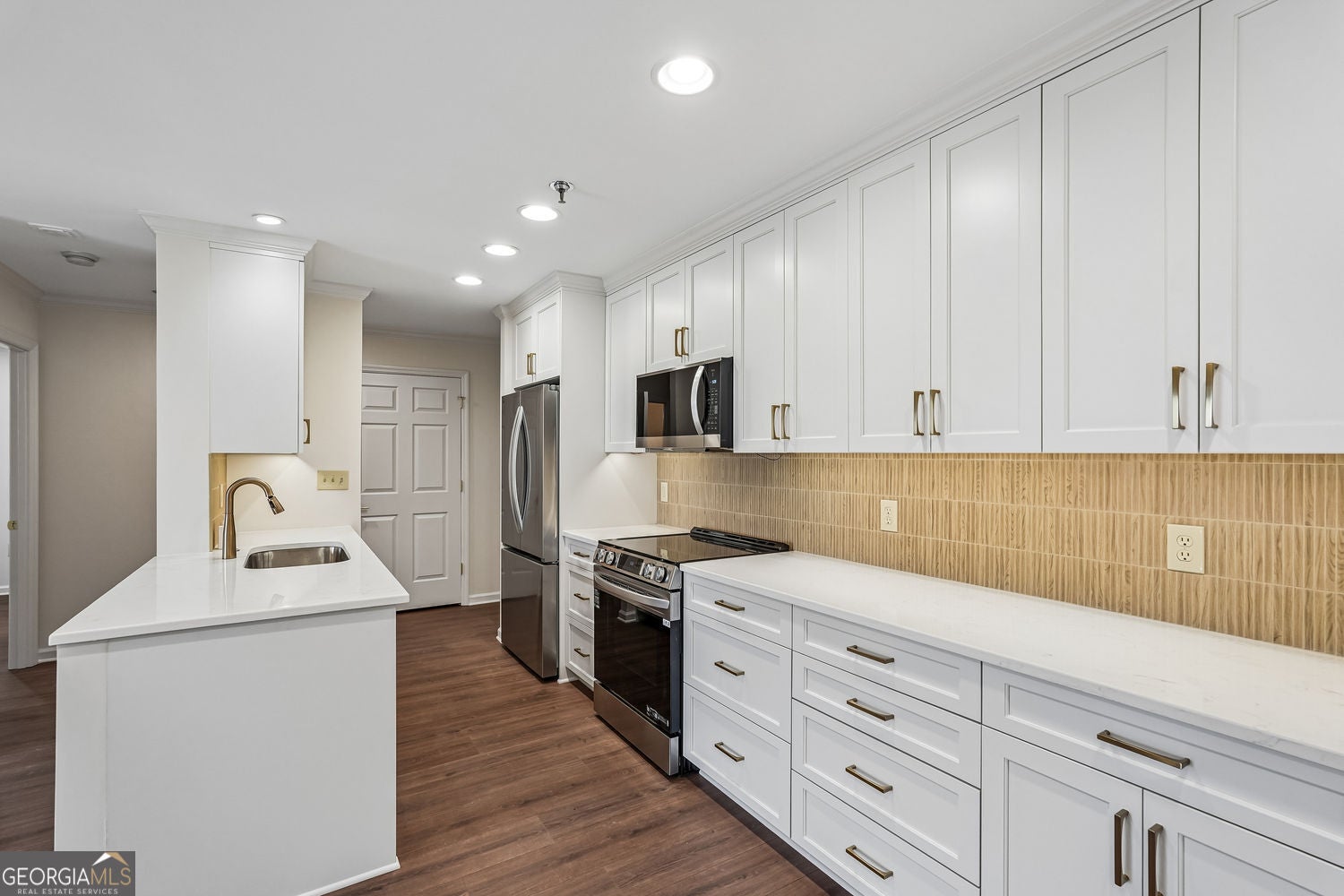 300 Johnson Ferry Rd, RD NE B-601
